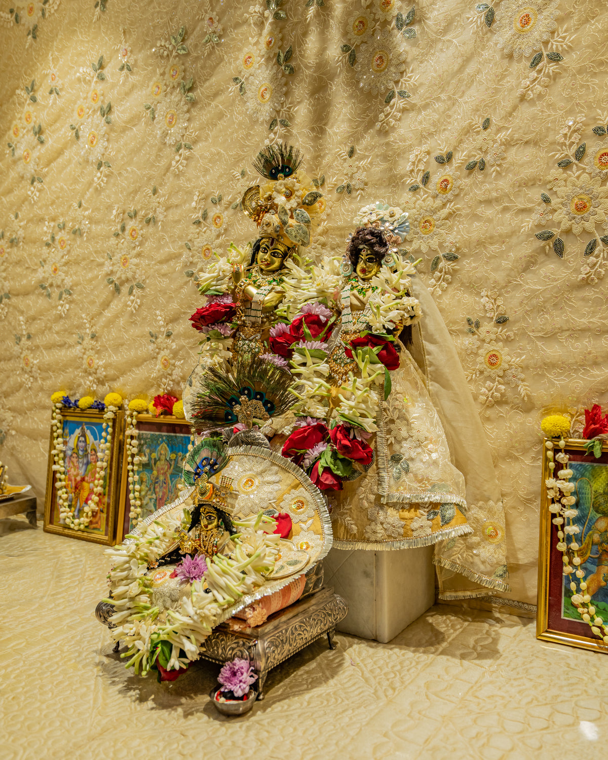 The Ivory Bloom — Quilted Brocade Mandir Backdrop