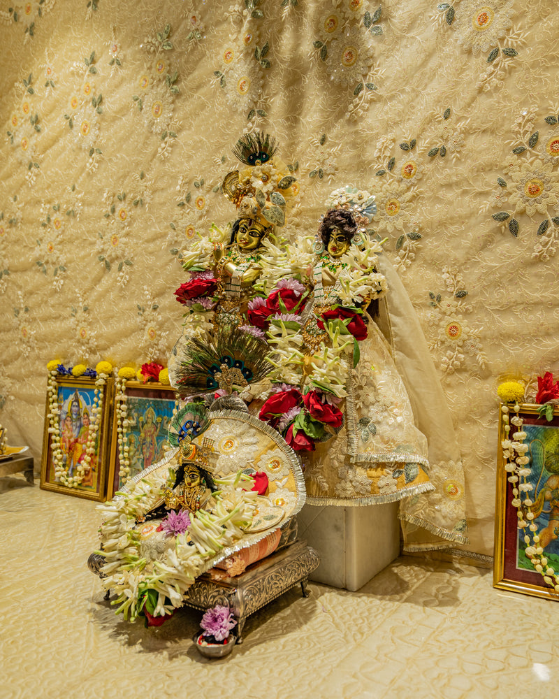 The Ivory Bloom — Quilted Brocade Mandir Backdrop