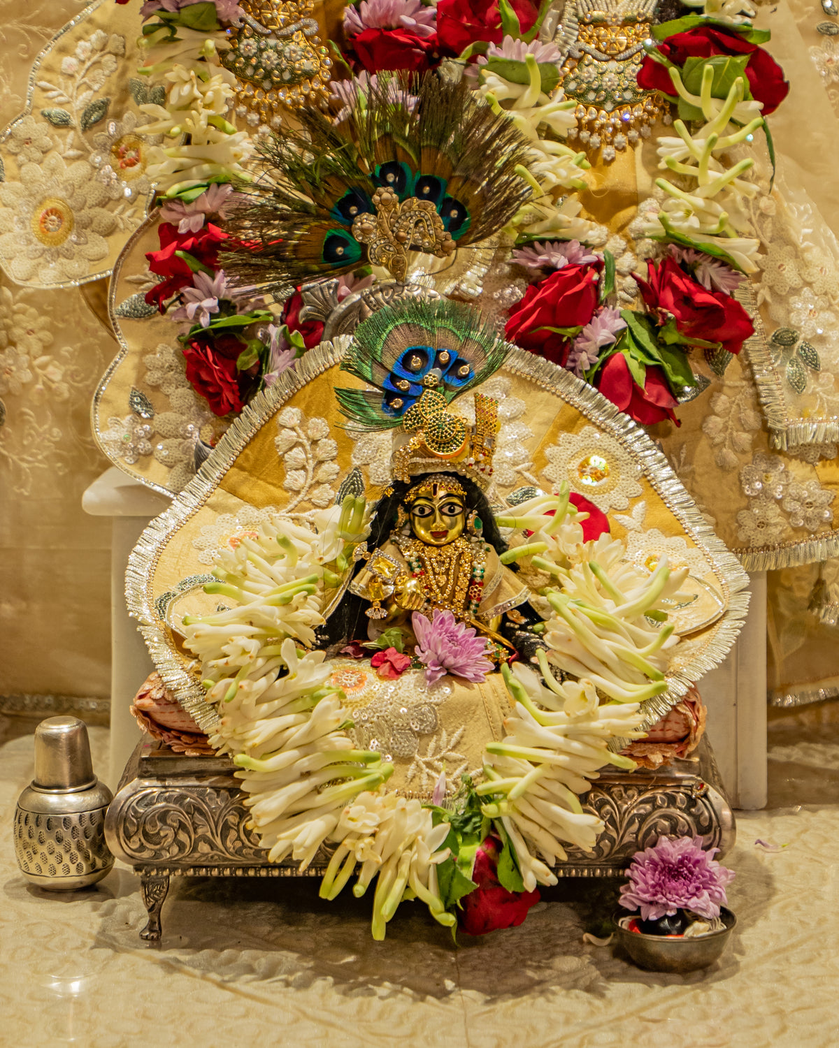 The Ivory Bloom — Quilted Brocade Mandir Backdrop